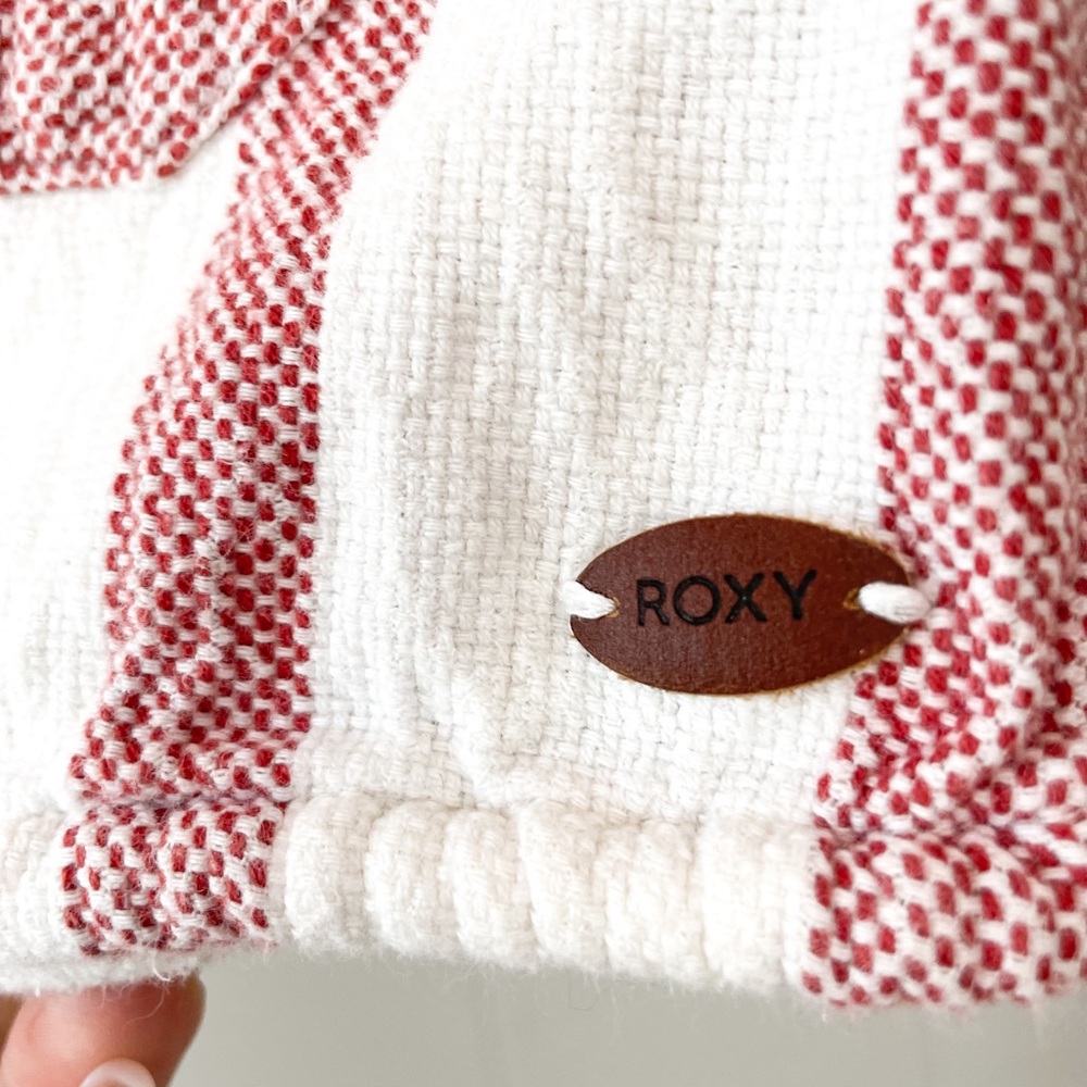 SOLD✨ ROXY Short Sleeve Poncho - Picture 5 of 6